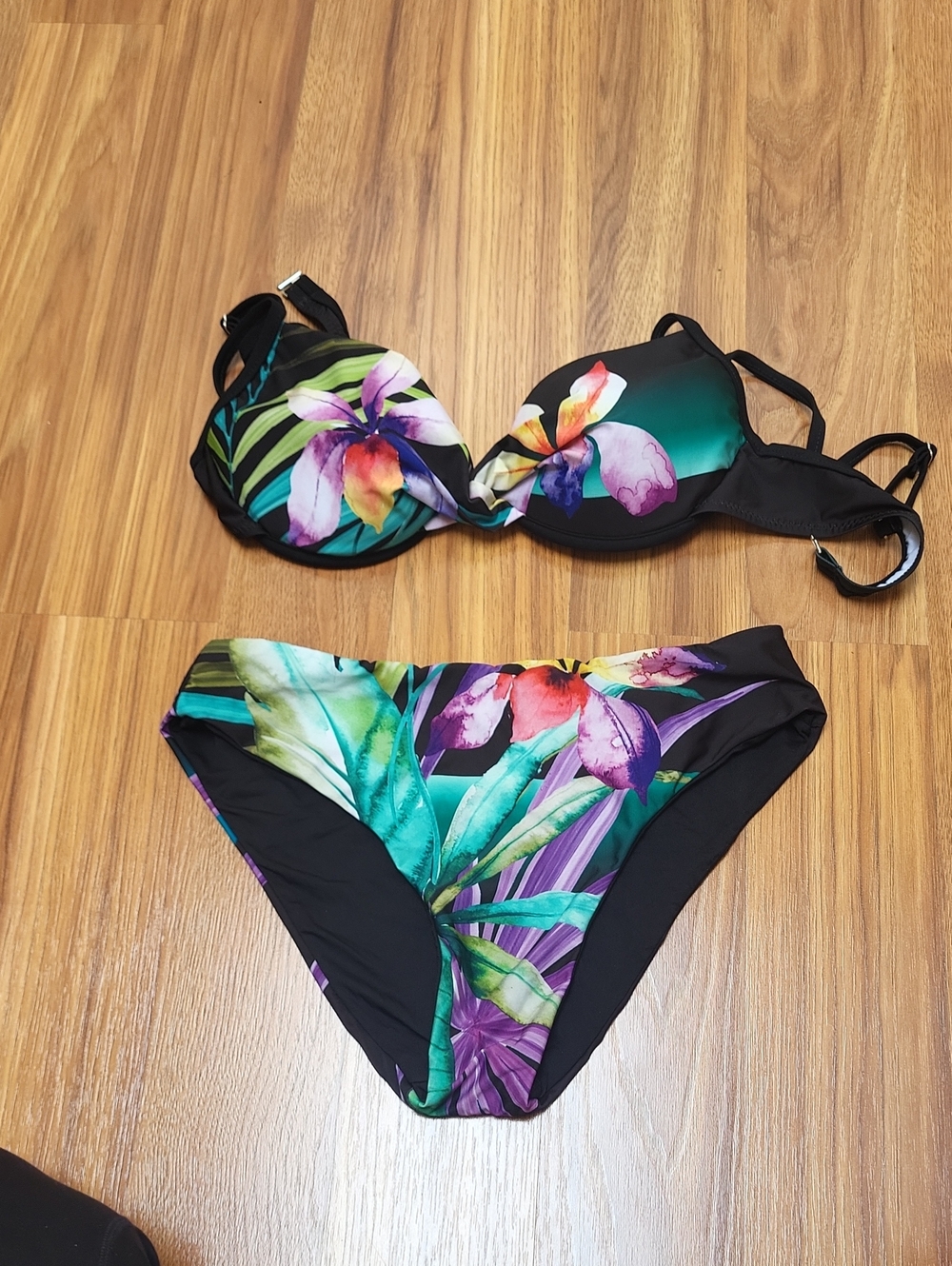 Tropical Floral Underwire Bikini Set With Padded Bra. Bright And Sexy.